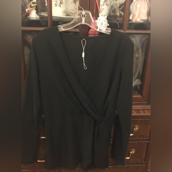 NWT Vote Pretty V Neck Black Long Sleeve Faux Wrap Tunic Top Sz M - Picture 2 of 6